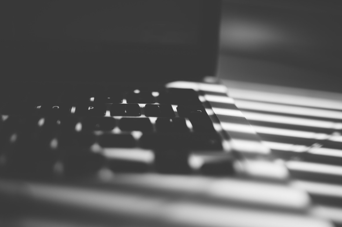 1865_free-stock-photos-macbook-black-white-shadows